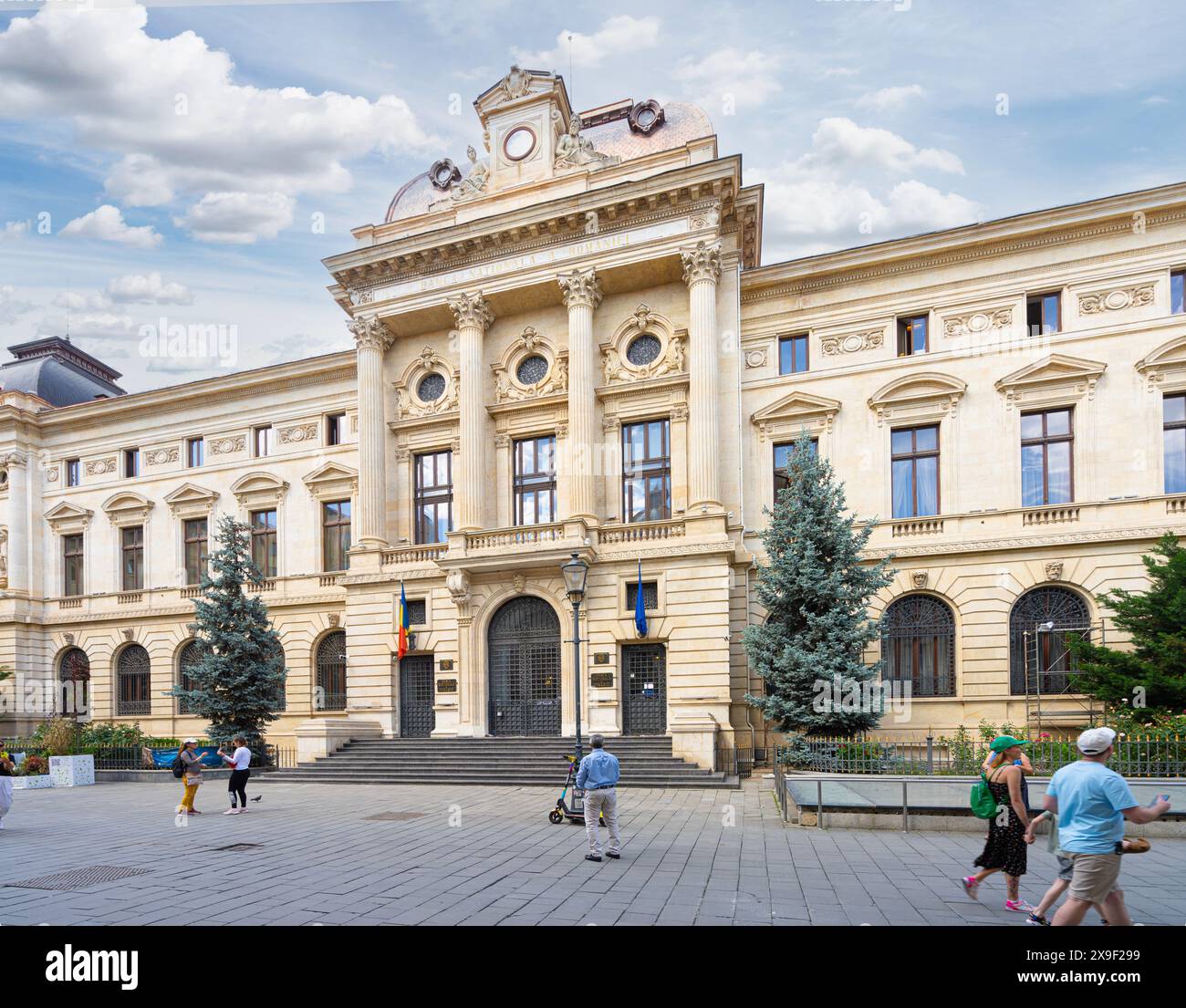 Bucarest, Roumanie. 24 mai 2024. Vue extérieure du bâtiment de la Banque nationale de Roumanie dans le centre-ville Banque D'Images