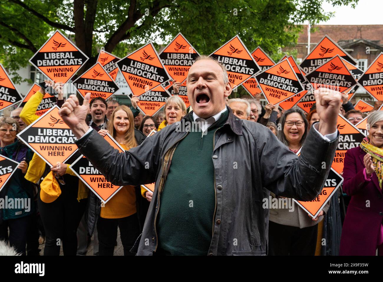 BERKHAMSTED - MAI 31 : Ed Davey, chef des libéraux démocrates, rencontre les partisans du parti à Berkhamsted, Hertfordshire, le 31 mai 2024. Harpenden & Berkhamsted est un nouveau siège marginal, que les libéraux démocrates espèrent prendre aux conservateurs lors des élections générales de juillet 2024. Photo de crédit : David Levenson / Alamy Live News Banque D'Images