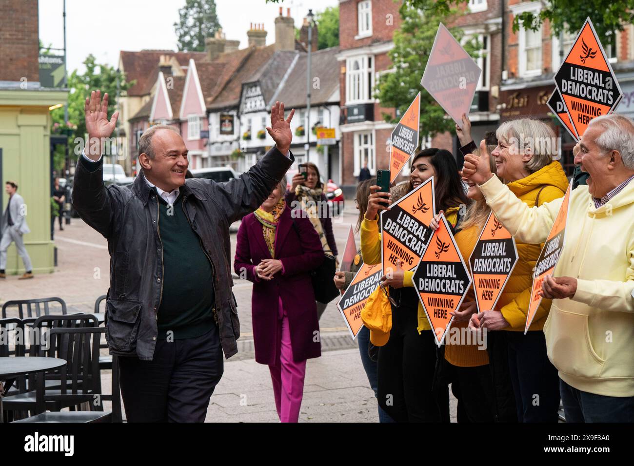 BERKHAMSTED - MAI 31 : Ed Davey, chef des libéraux démocrates, rencontre les partisans du parti à Berkhamsted, Hertfordshire, le 31 mai 2024. Harpenden & Berkhamsted est un nouveau siège marginal, que les libéraux démocrates espèrent prendre aux conservateurs lors des élections générales de juillet 2024. Photo de crédit : David Levenson / Alamy Live News Banque D'Images