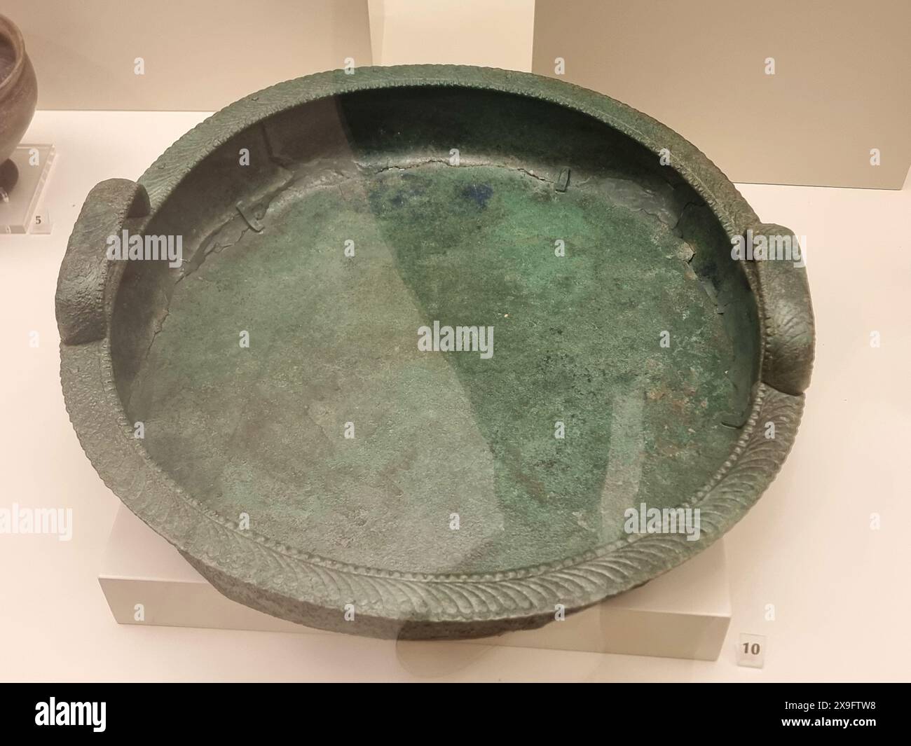 Artefacts dans les musées qui sont parsemés sur les îles entourant Athènes. Mykonos est un bel endroit d'intérêt historique majeur où une vaste collection d'expositions de la période hellénistique et de la préhistoire, y compris des vaisseaux, des statues et des colonnes sont montrées. À Chora, capitale de Mykonos, de nombreux musées mettent en valeur le riche héritage de l'île, dans l'histoire et la tradition.' Grèce. Banque D'Images