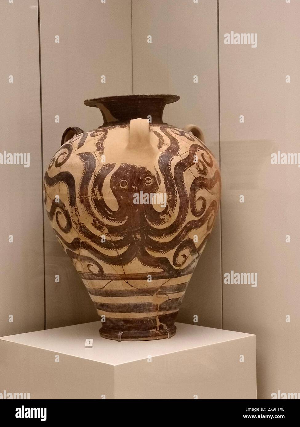 Artefacts dans les musées qui sont parsemés sur les îles entourant Athènes. Mykonos est un bel endroit d'intérêt historique majeur où une vaste collection d'expositions de la période hellénistique et de la préhistoire, y compris des vaisseaux, des statues et des colonnes sont montrées. À Chora, capitale de Mykonos, de nombreux musées mettent en valeur le riche héritage de l'île, dans l'histoire et la tradition.' Grèce. Banque D'Images