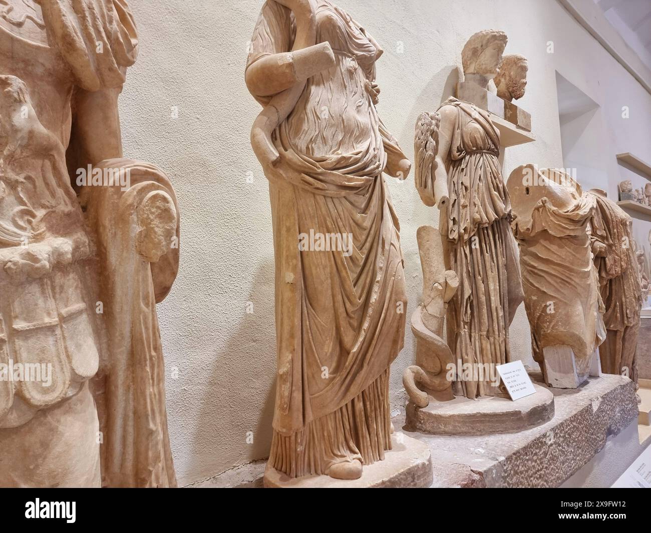 Artefacts dans les musées qui sont parsemés sur les îles entourant Athènes. Mykonos est un bel endroit d'intérêt historique majeur où une vaste collection d'expositions de la période hellénistique et de la préhistoire, y compris des vaisseaux, des statues et des colonnes sont montrées. À Chora, capitale de Mykonos, de nombreux musées mettent en valeur le riche héritage de l'île, dans l'histoire et la tradition.' Grèce. Banque D'Images