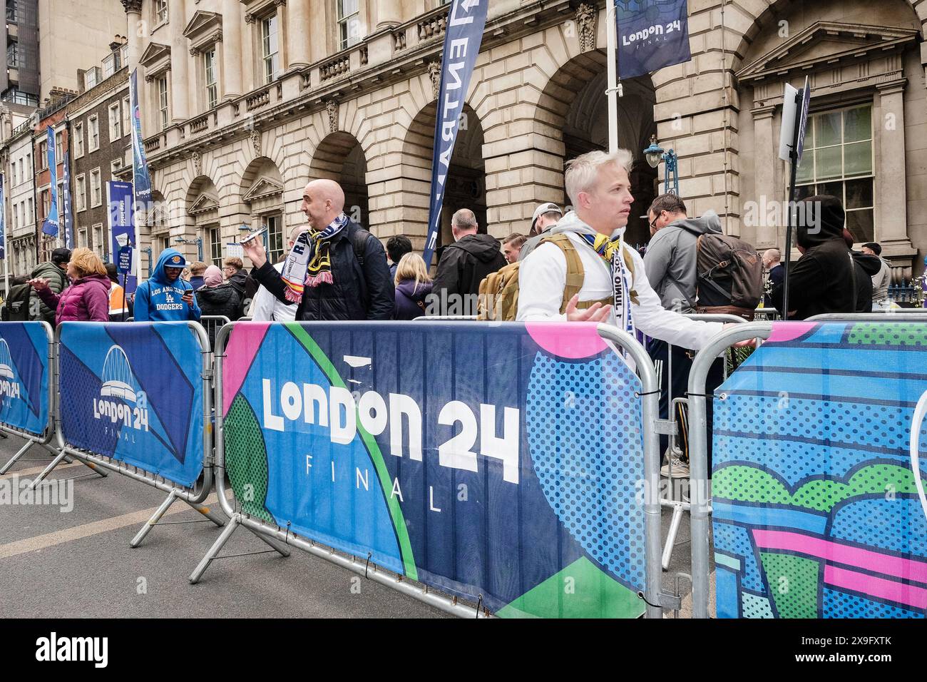 31 mai 2024, Londres. Les fans de football à Londres pour la finale de l'UEFA Champions League entre le Real Madrid et le Borussia Dortmund se réunissent à Somerset House, l'un des lieux du London 24 UEFA Champions Festival. Banque D'Images