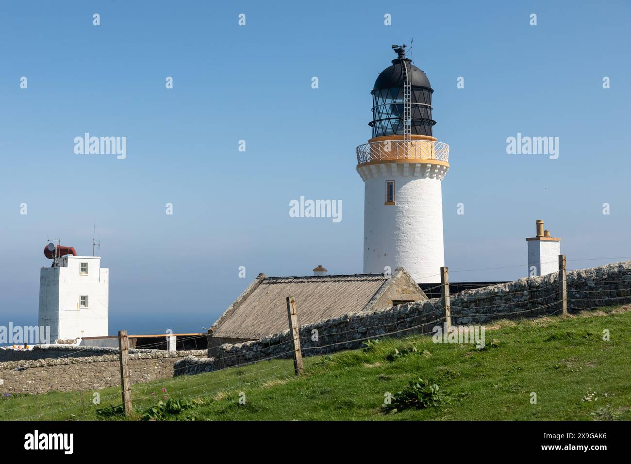 Le phare de Dunnet Head dans le nord de l'Écosse, le point le plus septentrional du continent écossais et de l'île de Grande-Bretagne. Banque D'Images