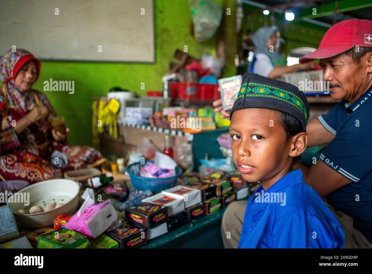 Étals de marché local de fruits de Bintan dans le centre-ville du village de Bintan, île de Bintan, îles Riau, Indonésie. Banque D'Images