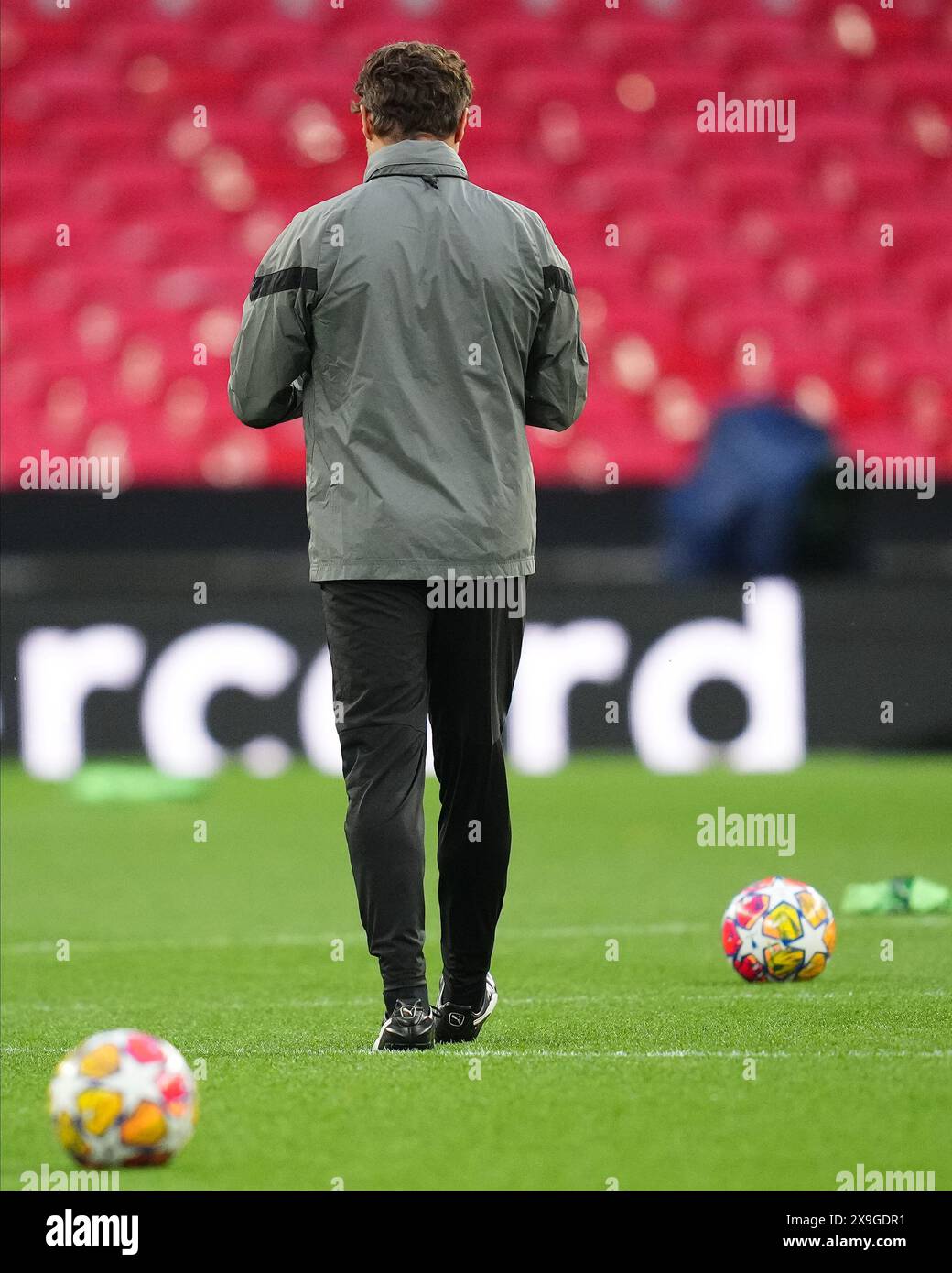 Londres, Royaume-Uni. 31 mai 2024. Edit Terzic, entraîneur-chef du Borussia Dortmund, lors de la session d'entraînement du Borussia Dortmund au stade de Wembley le 31 mai 2024 à Londres. (Photo de Bagu Blanco/Pressinphoto/Icon Sport) lors de la session d'entraînement du Borussia Dortmund de la Ligue des champions de l'UEFA au stade de Wembley le 31 mai 2024 à Londres, en Angleterre. (Photo de Bagu Blanco/PRESSINPHOTO) crédit : AGENCE SPORTIVE PRESSINPHOTO/Alamy Live News Banque D'Images