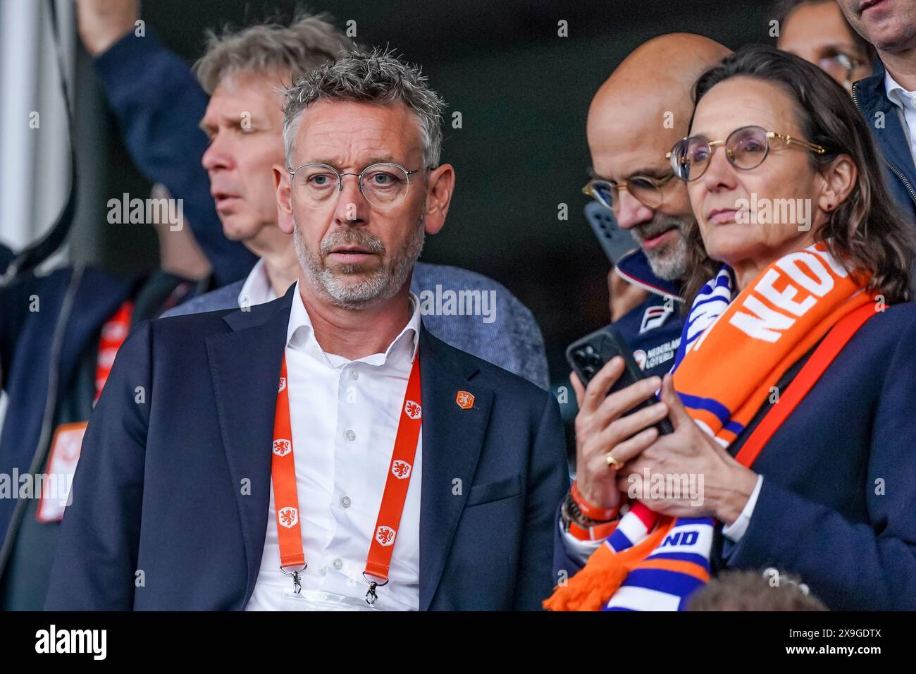 Rotterdam, pays-Bas. 31 mai 2024. ROTTERDAM, PAYS-BAS - MAI 31 : Jan Dirk van der Zee, directeur de la section football amateur de la KNVB et Marianne van Leeuwen, directrice du football professionnel de la KNVB, regardent lors du match de qualification pour l'Euro 2025 féminin de l'UEFA entre les pays-Bas et la Finlande au Sparta Stadion le 31 mai 2024 à Rotterdam, pays-Bas. (Photo de Joris Verwijst/Orange Pictures) crédit : Orange pics BV/Alamy Live News Banque D'Images