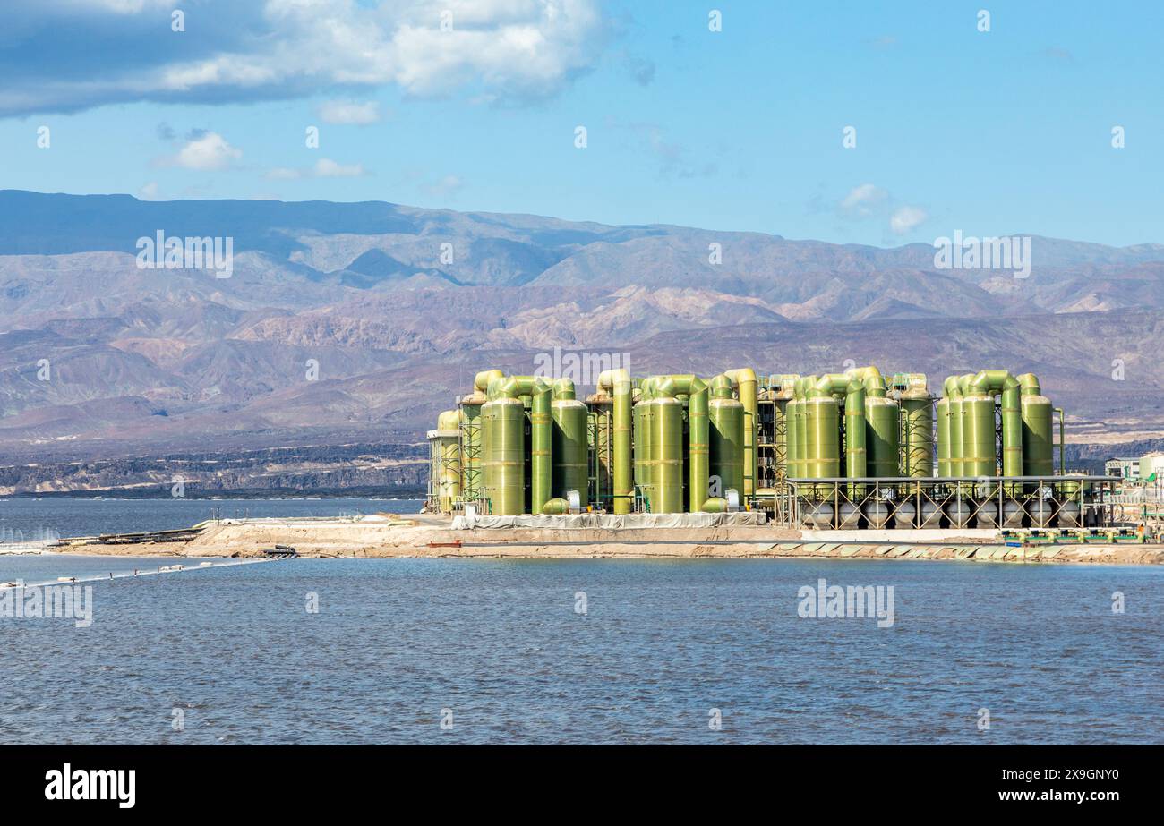 Lac Assal eaux de lac salé avec des îles au milieu, le point le plus bas de l'Afrique, région de Tadjourah, Djibouti Banque D'Images