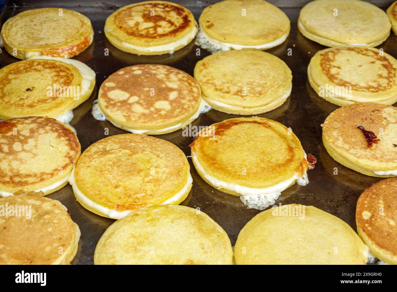 Miami Beach Floride, Lummus Park, Ocean Drive, week-end art déco, événement annuel de fête de rue, vente d'affichage de vendeur de nourriture hispanique, cuisine arepas, vis Banque D'Images