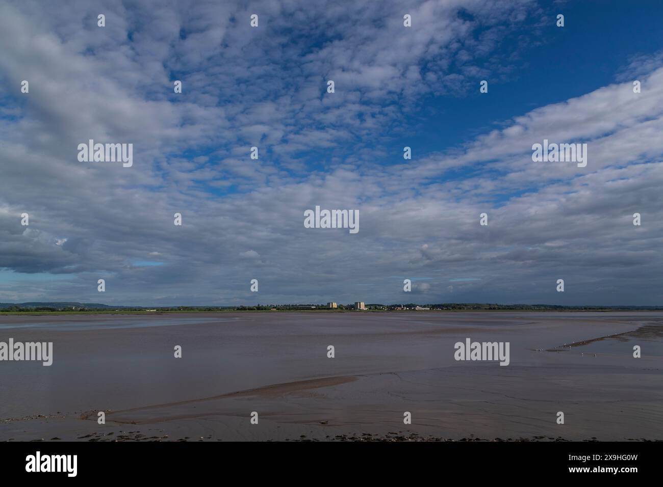 Centrale nucléaire de Berkeley. Fermée en 1989, la station, sur la rivière Severn, est en phase de déclassement. Banque D'Images