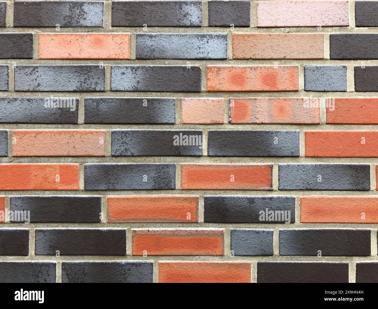 mur de briques avec différentes nuances de briques rouges et noires Banque D'Images