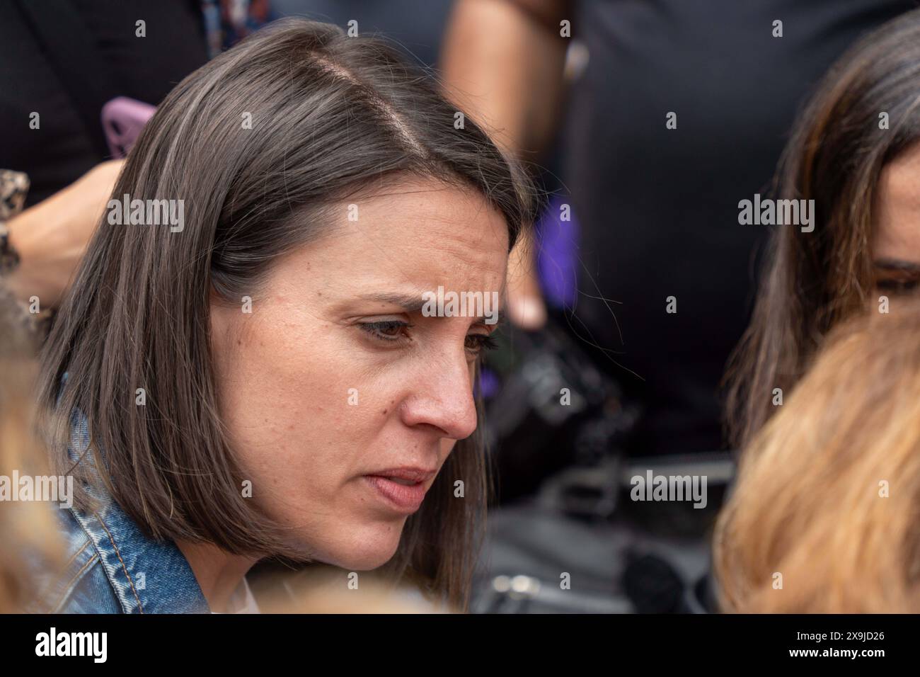 L'événement central de la campagne de 'Podemos' en Catalogne, avec la présence de l'ancienne ministre Irene Montero et candidate aux élections européennes, la députée Ione Belarra entre autres, a appelé à la fin du conflit à Gaza, et a à plusieurs reprises qualifié Netanyahu de génocidaire et fasciste. Ils ont également défendu la lutte contre les partis européens d’extrême droite. Acto central de campa–a de 'Podemos' en Catalu–a, con la presencia de la exministra Irene Montero y candidata a las elecciones europeas, la diputada Ione Belarra, entre otros, ha reclamado el fin del conflicto en Gaza, y ha calificado varias Banque D'Images