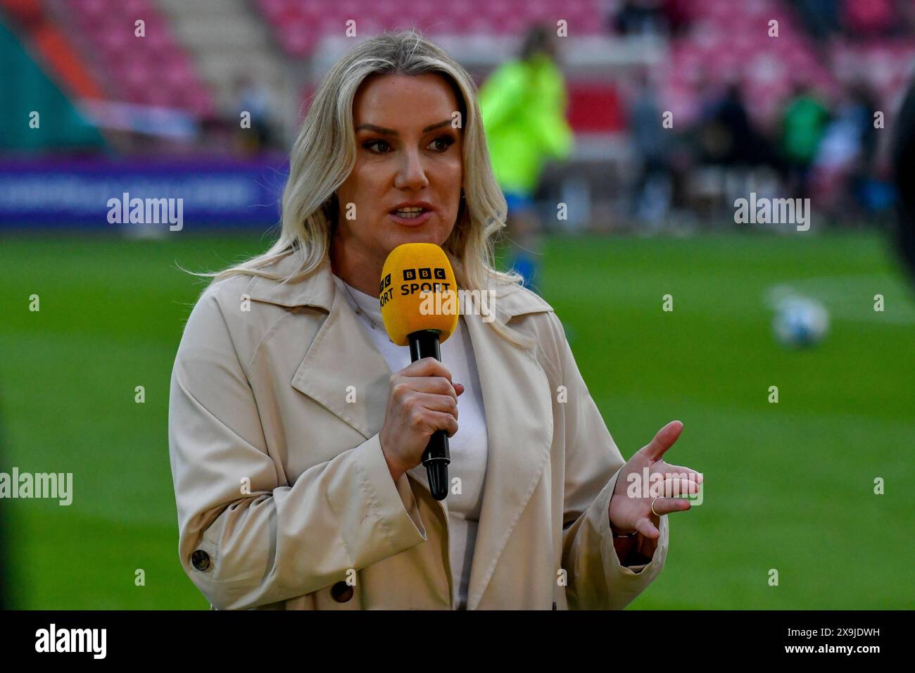 Llanelli, pays de Galles. 31 mai 2024. La commentatrice sportive de BBC Wales Katie Sherwood à la mi-temps lors de la qualification UEFA Women's EURO 2025 entre le pays de Galles et l'Ukraine au Parc y Scarlets à Llanelli, pays de Galles, Royaume-Uni le 31 mai 2024. Crédit : Duncan Thomas/Majestic Media. Banque D'Images