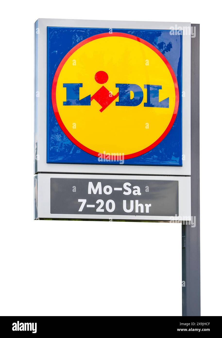 Firma Lidl Discounter Firmenschild und Werbeschild der Firma Lidl Discounter, isoliert über weißem Hintergrund *** Société Lidl Discounter Company enseigne et enseigne publicitaire de la société Lidl Discounter, isolée sur fond blanc Banque D'Images