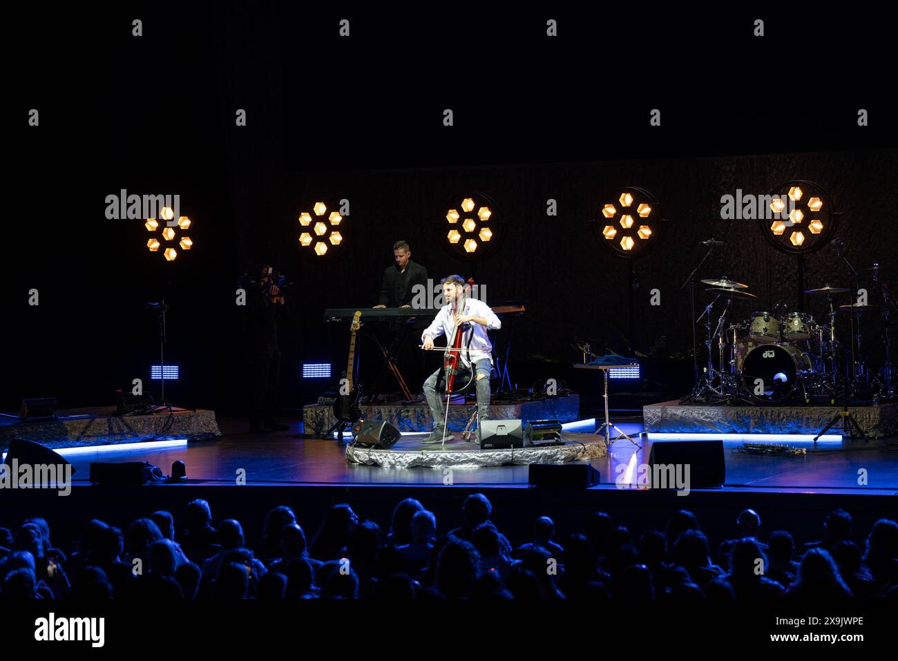 Hauser se produit à Hollywood, en Floride, le 31 mai 2024. La performance est la première performance américaine pour le violoncelliste croate. (Photo de Geoffrey Clowes/Sipa USA) Banque D'Images