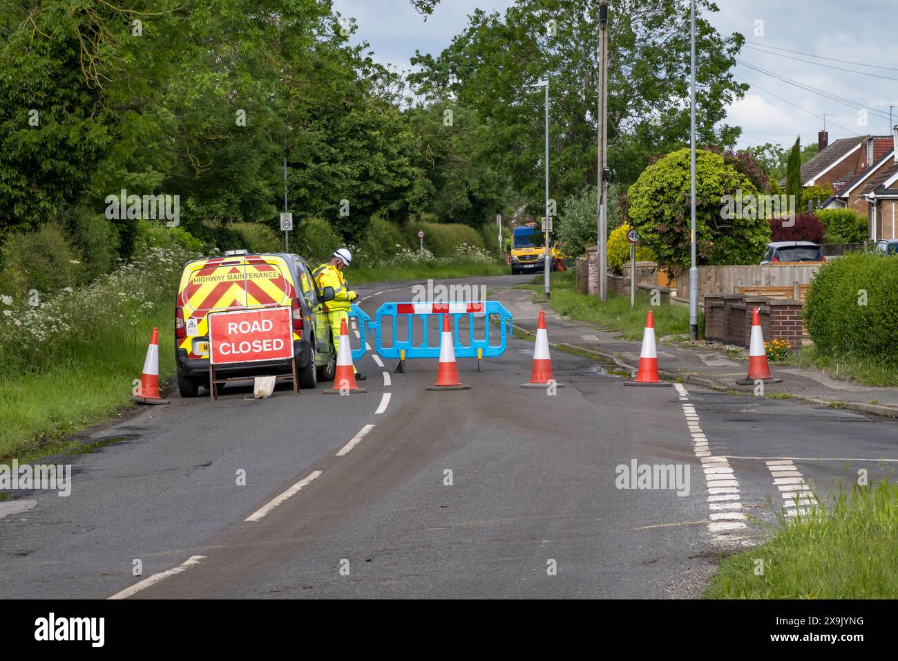 Fiskerton Road fermée à la circulation pour travaux routiers, Cherry Willingham, Lincoln, Lincolnshire, Angleterre, ROYAUME-UNI Banque D'Images Fiskerton Road fermée à la circulation pour travaux routiers, Cherry Willingham, Lincoln, Lincolnshire, Angleterre, ROYAUME-UNI Banque D'Images
