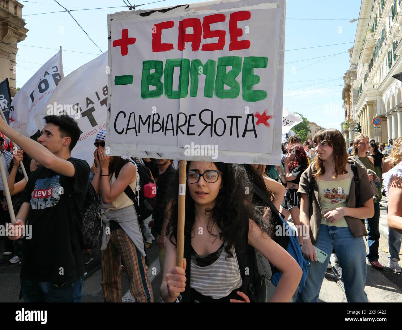 MANIFESTATION DE PROTESTATION CONTRE LA GUERRE ET LE GOUVERNEMENT DE GIORGIA MELONI Banque D'Images