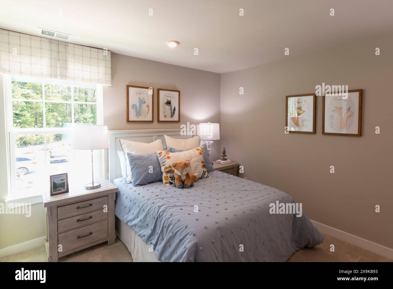 Intérieur de la chambre. Chambre moderne avec lampes et meubles. Concept immobilier. Banque D'Images