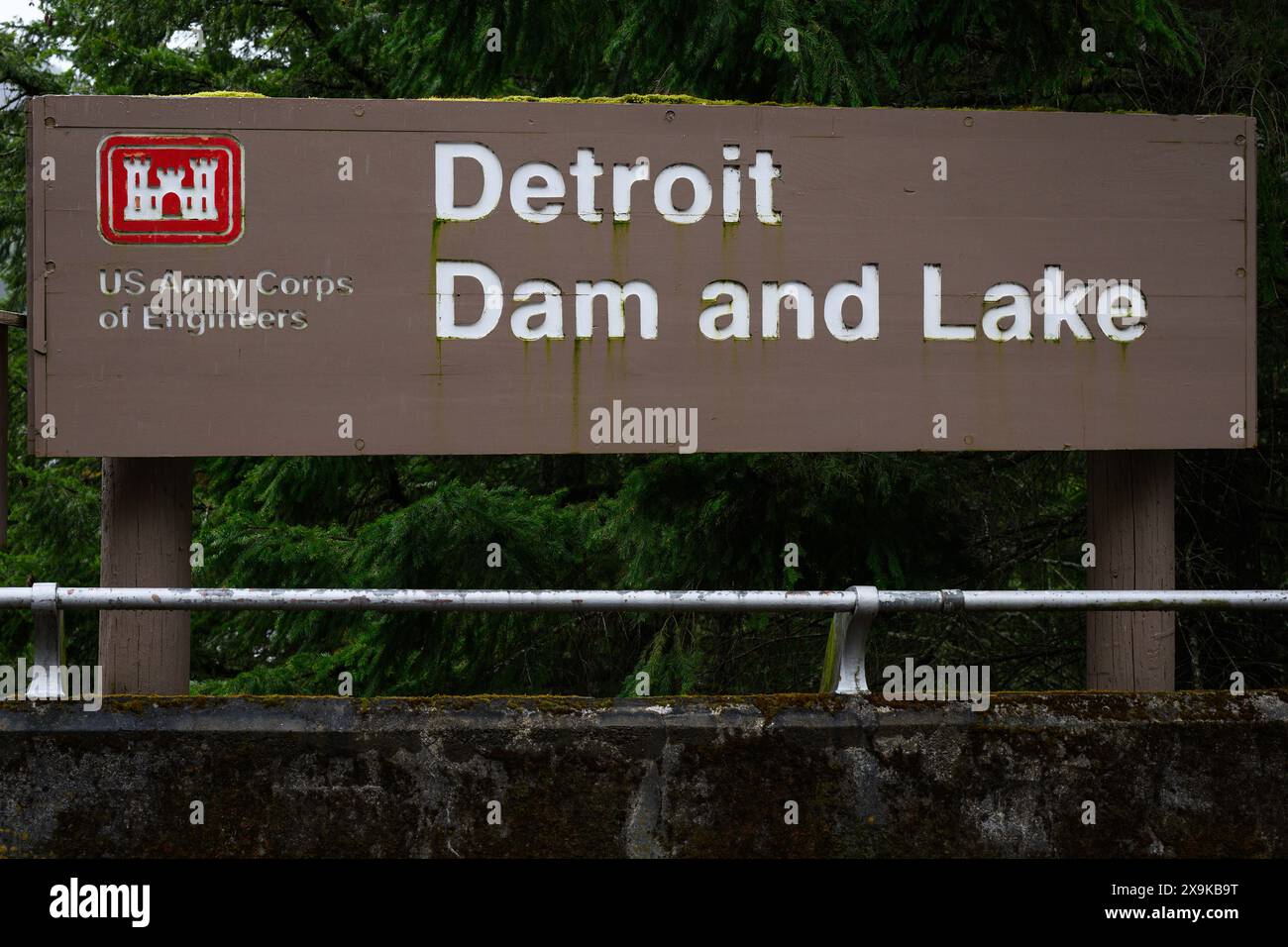 Detroit, OREGON, États-Unis - 25 avril 2024 ; signe pour Detroit Dam and Lake dans l'Oregon corps of Engineers de l'armée américaine Banque D'Images