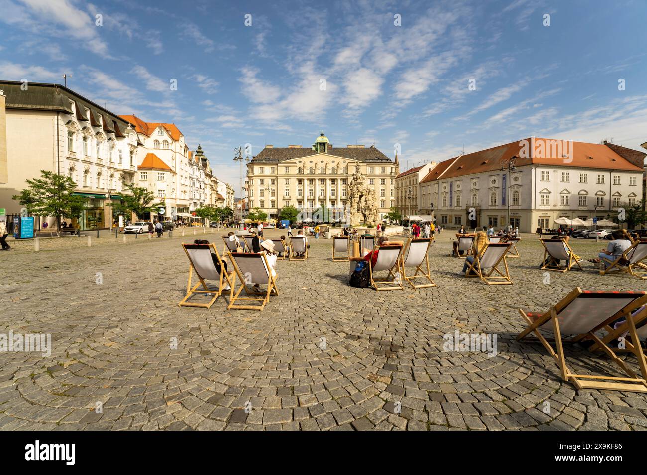 Brno paysage urbain de la place du marché des agriculteurs, appelé Zelny TRH ou place du marché des choux dans la vieille ville de Brno, République tchèque, Tchéquie avec la fontaine Parnas Banque D'Images