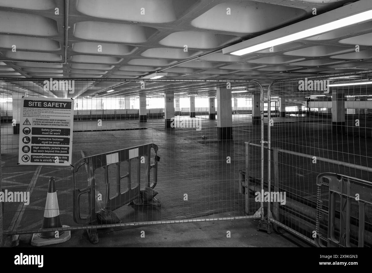 MOORFIELD À PLUSIEURS ÉTAGES PARKING CALENICK STREET TRURO TR1 2QD CORNWALL CONSTRUIT EN 1970 Banque D'Images