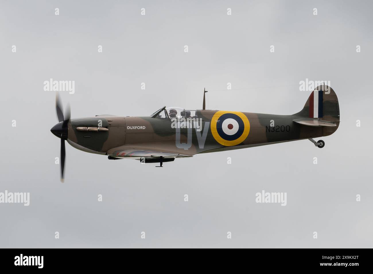 Supermarine Spitfire Mk I N3200 passe, pendant le Duxford Summer Air Show : d-Day 80 à IWM Duxford, Duxford, Royaume-Uni, le 1er juin 2024 (photo de Cody Froggatt/News images) Banque D'Images