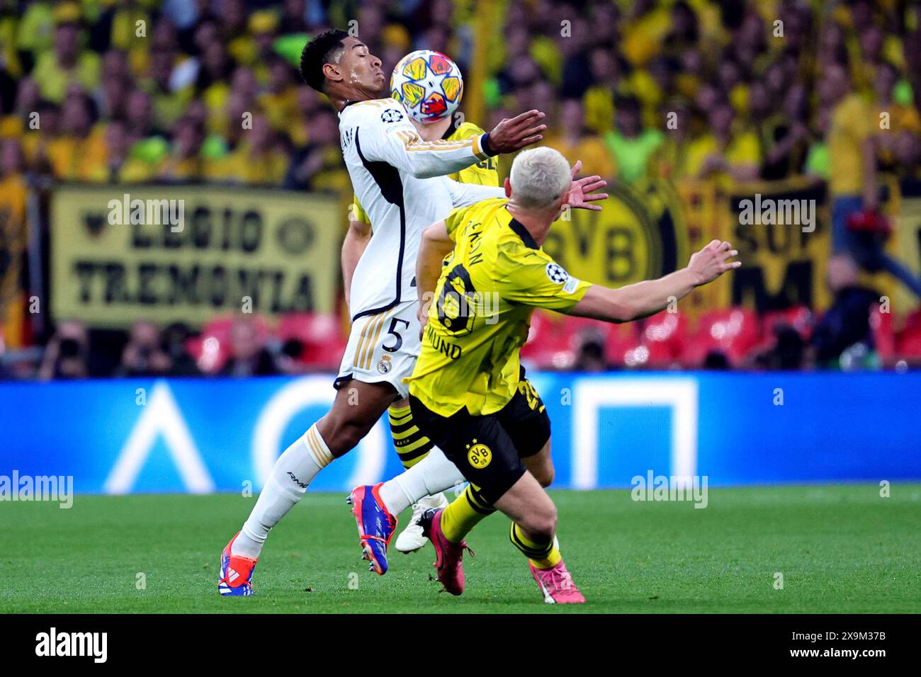 Londres, Royaume-Uni. 01 juin 2024. Jude Bellingham du Real Madrid CF et Julian Ryerson du Borussia Dortmund lors de la finale de la Ligue des Champions 2023/2024 entre le Borussia Dortmund et le Real Madri CF au stade de Wembley à Londres (Angleterre), le 1er juin 2024. Crédit : Insidefoto di andrea staccioli/Alamy Live News Banque D'Images