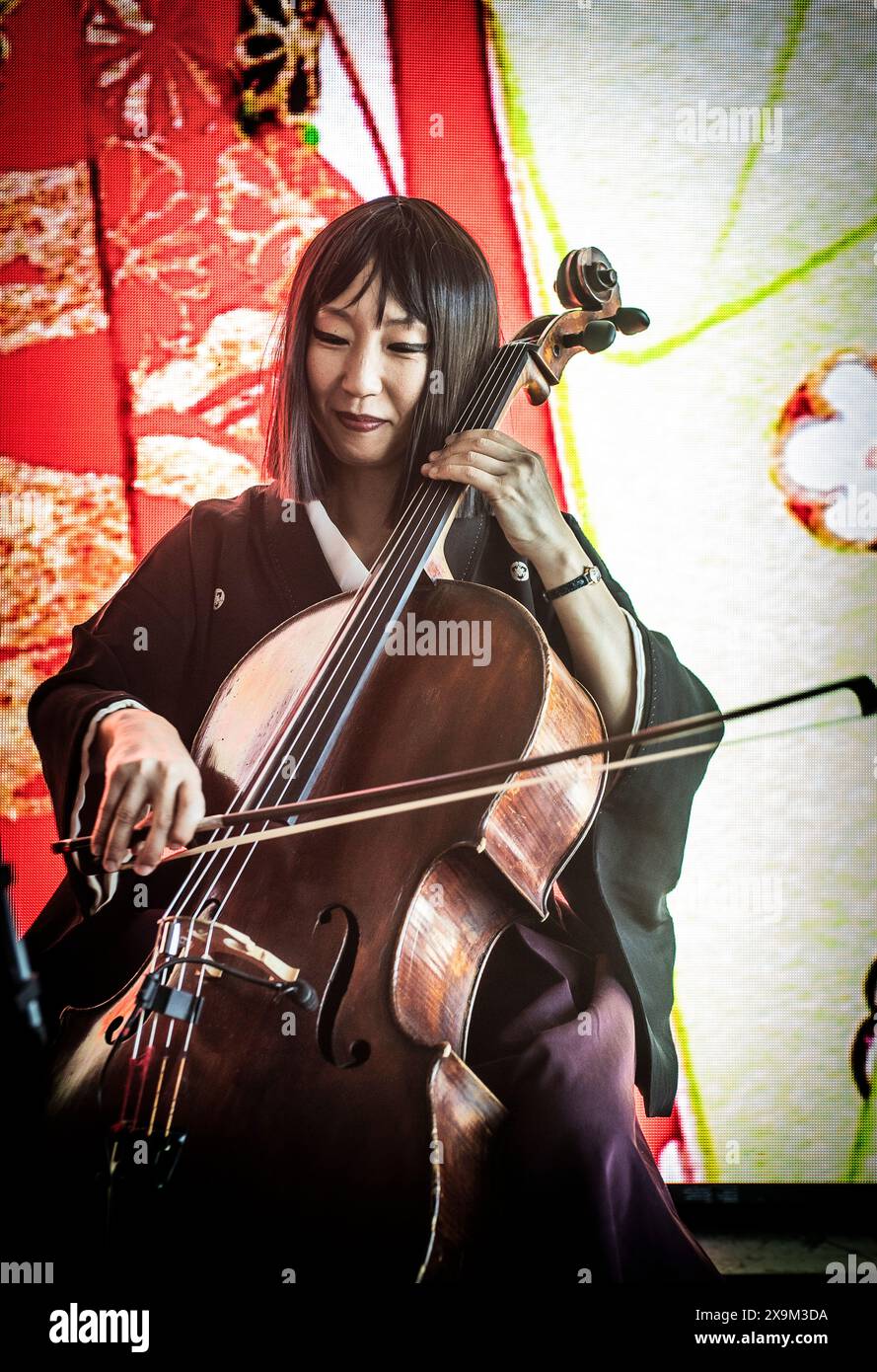 Italie ; Piémont ; Piémont ; Turin ; Turin; Toni Spagone ; Mercato centrale di Torino ; Festival ; culture japonaise ; Cultura giapponese ; Gaya- Gaya; chanteur ; cantante ; Sunshin & Minyo ; Shinobu Kikuchi ; violoncelle; violoncelle ; cantante ; Yuriko Mikami crédit : Realy Easy Star/Alamy Live News Banque D'Images