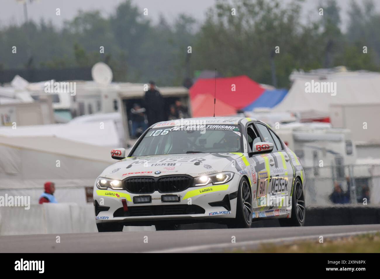 Alberto Carobbio (Bergomo/ITA) / Guy Stewart (Christchurch/NZL) / Ugo Vincenzi (Gorgonzola/ITA) / Julius Meinhardt (Selm/DEU), #514, BMW 330i, Team : SRS Team Sorg Rennsport (DEU), Motorsport, ADAC Ravenol 24H Rennen Nuerburgring, Nuerburg, 30.05.2024 - 02.06.2024, Samstag 01.06.2024 Foto : Eibner-Pressefost/Juergen Banque D'Images