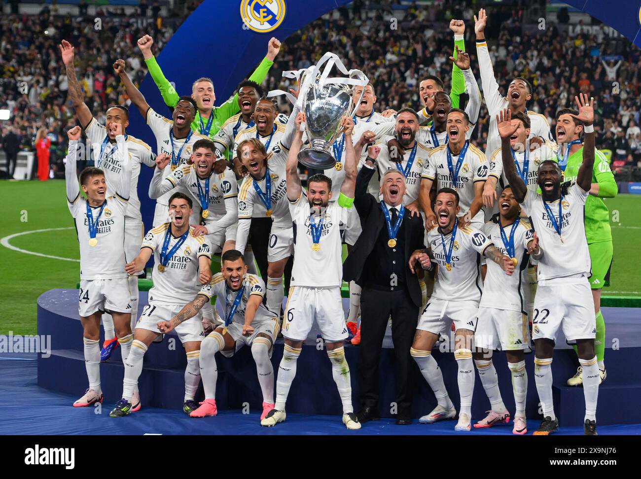 Londres, Royaume-Uni. 01 juin 2024 - Borussia Dortmund v Real Madrid - finale de l'UEFA Champions League - Wembley. Nacho lève le trophée alors que le Real Madrid célèbre avoir remporté la finale de la Ligue des Champions à Londres. Image : Mark pain / Alamy Live News Banque D'Images