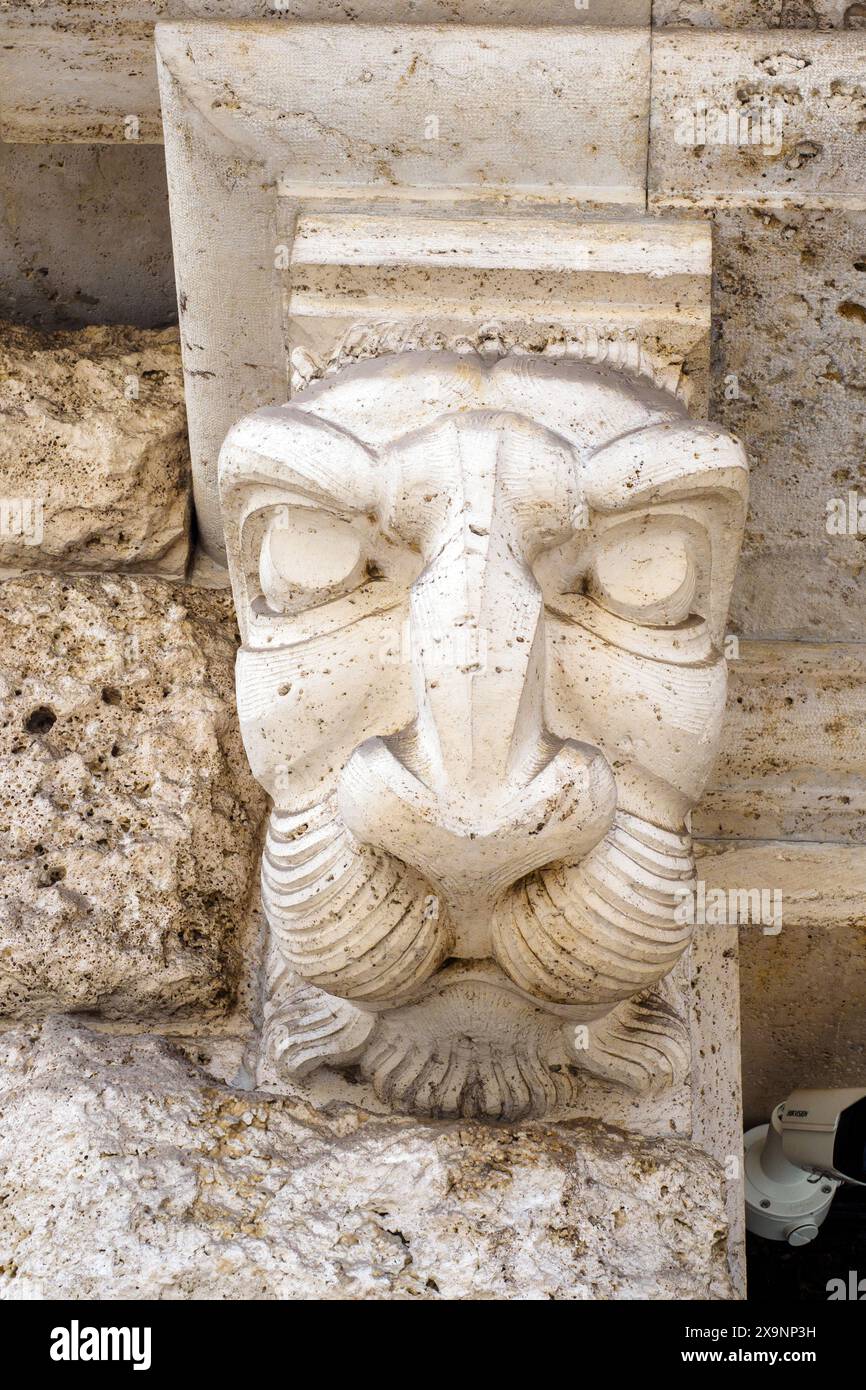 Detial de palazzo del Ragno (le Palais de l'araignée) dans le quartier Coppedè, un complexe de bâtiments de style Liberty dans le quartier Trieste de Rome, construit entre 1915 - 1927 - Rome, Italie Banque D'Images