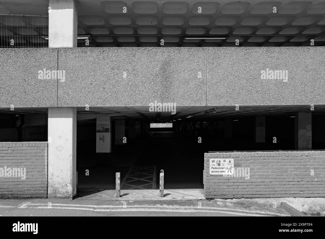 MOORFIELD À PLUSIEURS ÉTAGES PARKING CALENICK STREET TRURO TR1 2QD CORNWALL CONSTRUIT EN 1970 Banque D'Images