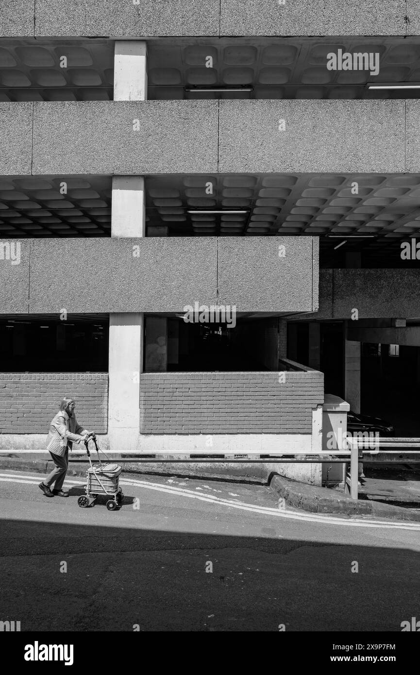 MOORFIELD À PLUSIEURS ÉTAGES PARKING CALENICK STREET TRURO TR1 2QD CORNWALL CONSTRUIT EN 1970 Banque D'Images