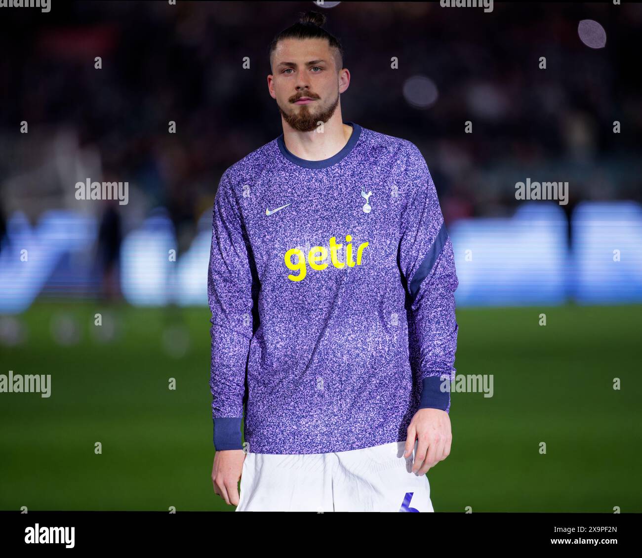 Radu Dragusin de Tottenham se réchauffe avant le match de l'exposition entre Tottenham et Newcastle au MCG le 22 mai 2024 à Melbourne, Australie Banque D'Images