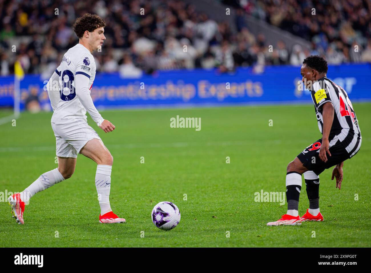 Yago Santiago de Tottenham contrôle le ballon lors de l'Exhibition match entre Tottenham et Newcastle au MCG le 22 mai 2024 à Melbourne, Aust Banque D'Images