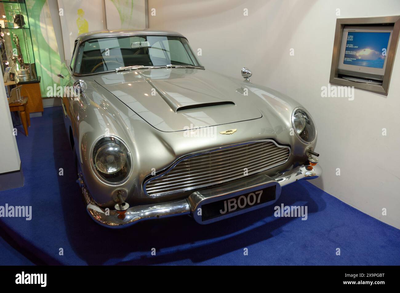 James Bond 007 Aston Martin DB5 chez Jersey Goldsmiths Banque D'Images