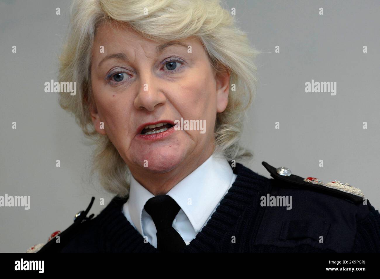 Barbara Wilding, chef de la police du pays de Galles du Sud photographiée lors de sa visite au campus Cyncoed de l'UWIC à Cardiff aujourd'hui (lundi 26/11/07). Banque D'Images