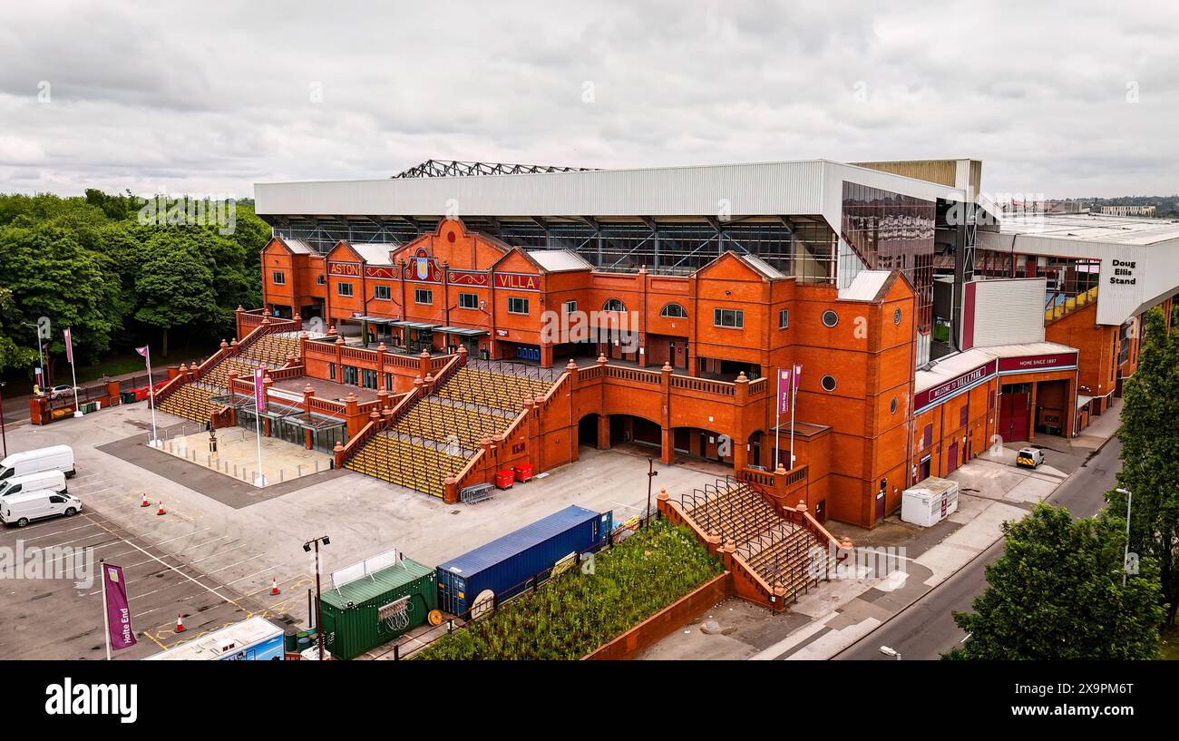 Villa Park - Aston Villa Football Club à Birmingham - vue aérienne - BIRMINGHAM, ROYAUME-UNI - 24 MAI 2024 Banque D'Images