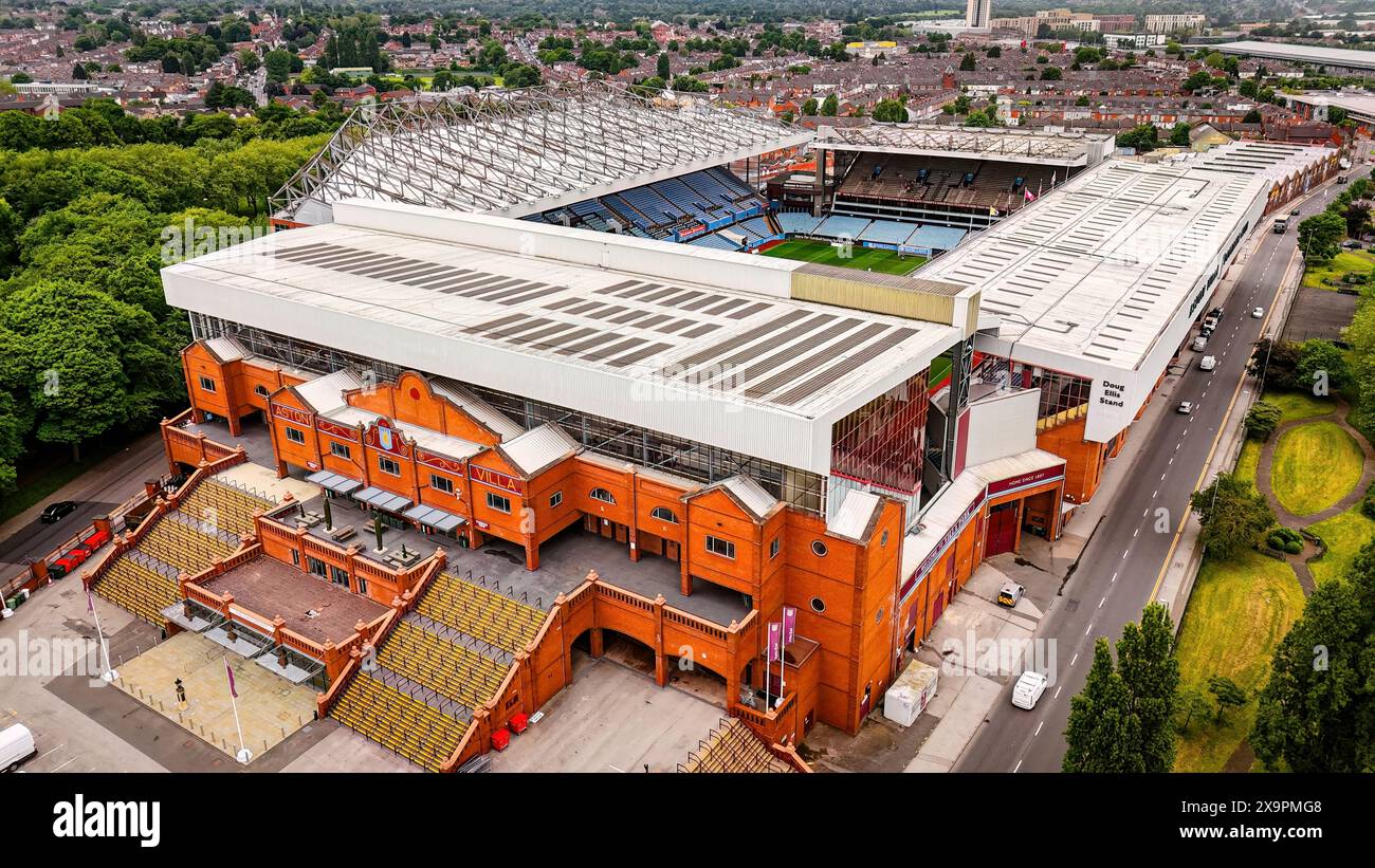 Villa Park - Aston Villa Football Club à Birmingham - vue aérienne - BIRMINGHAM, ROYAUME-UNI - 24 MAI 2024 Banque D'Images