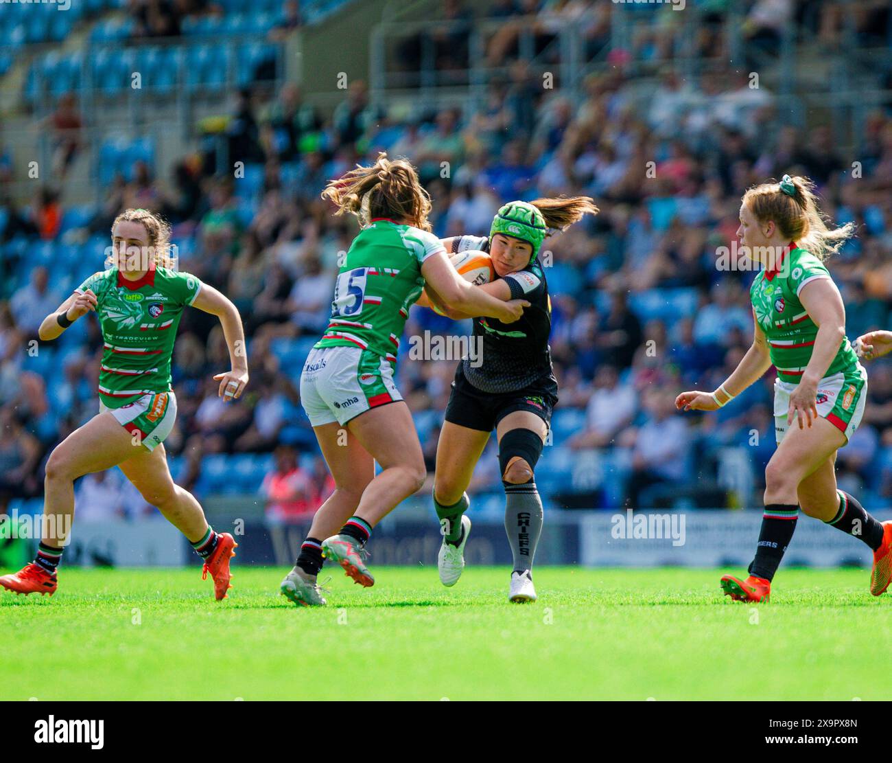 Kanako Kobayashi d'Exeter est affrontée par Claire Gallagher Exeter Chiefs Women v Leicester Tiger Women PWR Sandy Park Exeter Sunday2 Banque D'Images