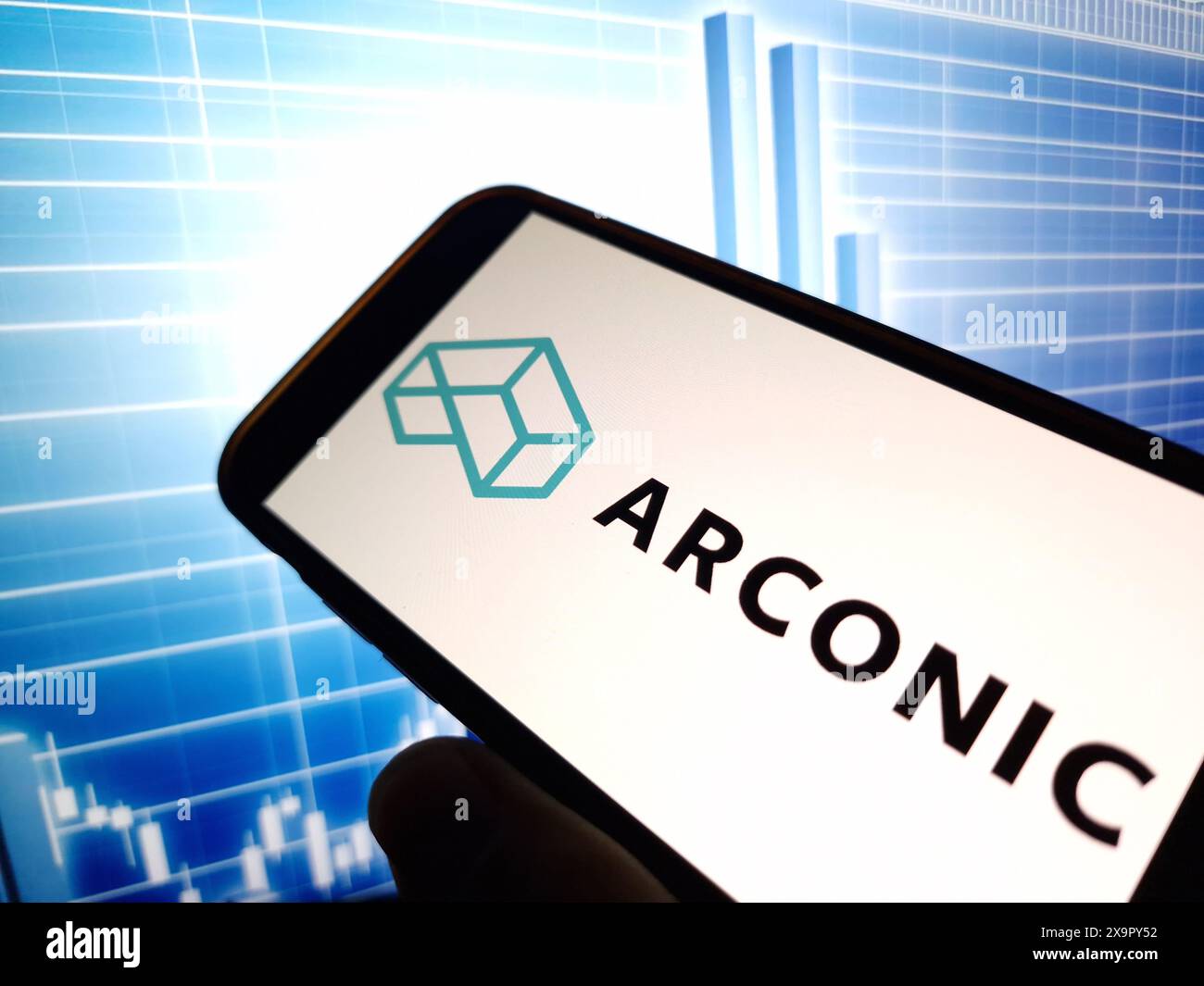 Konskie, Pologne - 30 mai 2024 : logo de la société Arconic affiché sur le téléphone portable Banque D'Images