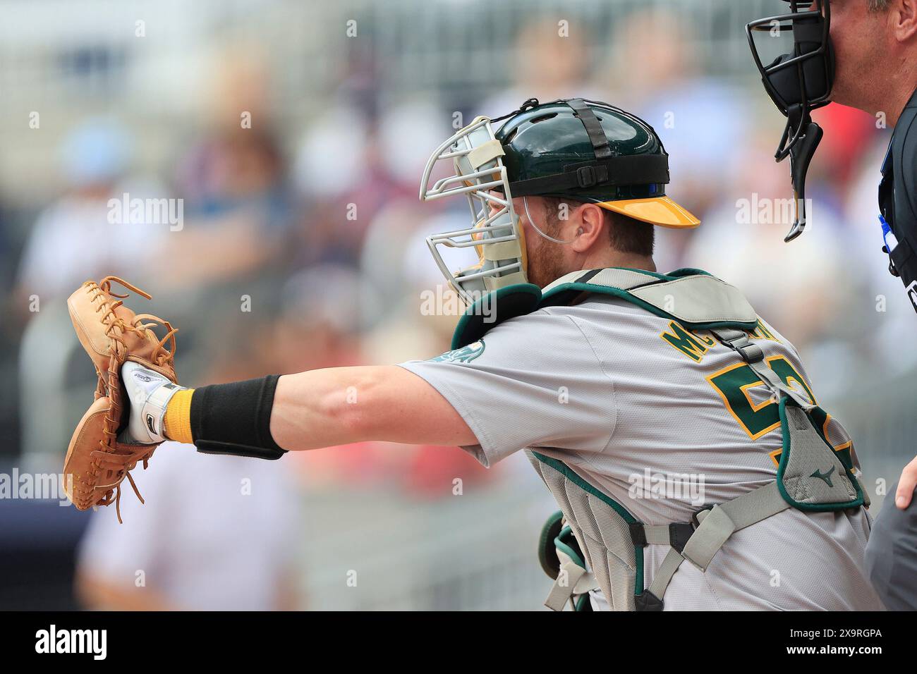 ATLANTA, GA - JUNE 01: Oakland Athletics catcher Kyle McCann #52 during the Saturday afternoon MLB game between the Atlanta Braves and the Oakland A's on June 1, 2024 at Truist Park in Atlanta, Georgia. (Photo by David J. Griffin/Icon Sportswire) (Icon Sportswire via AP Images) Banque D'Images