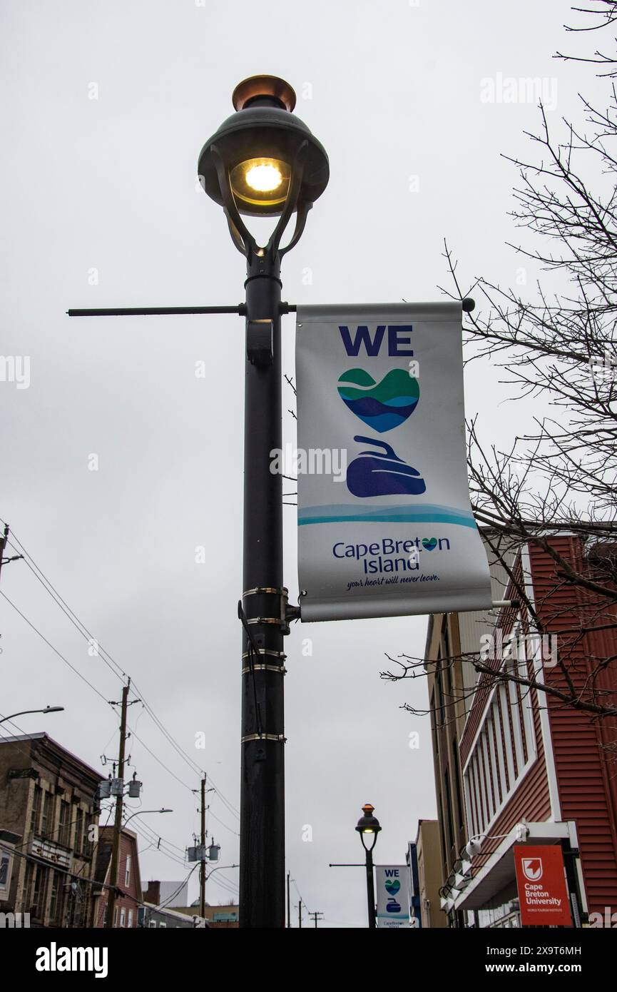 Nous aimons le curling dans la bannière de l'île du Cap-Breton au centre-ville de Sydney, Nouvelle-Écosse, Canada Banque D'Images