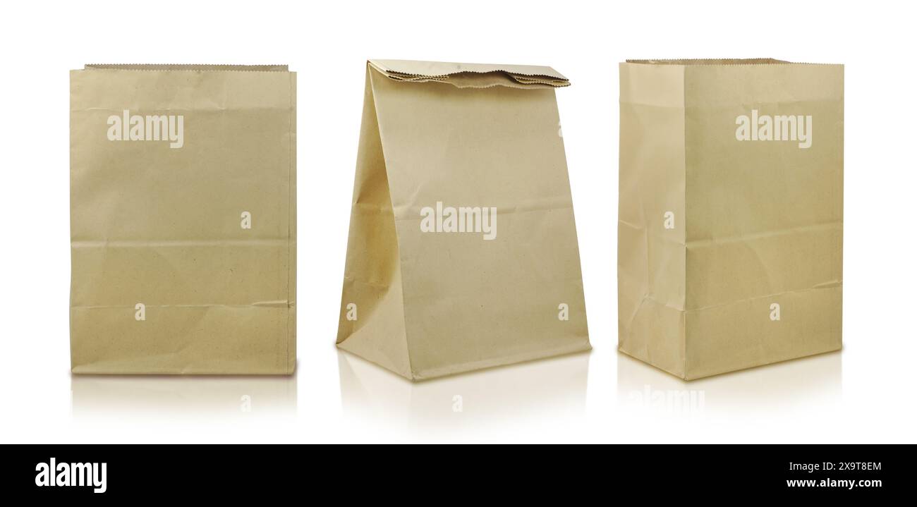 Ensemble de sac en papier plié isolé sur fond blanc Banque D'Images