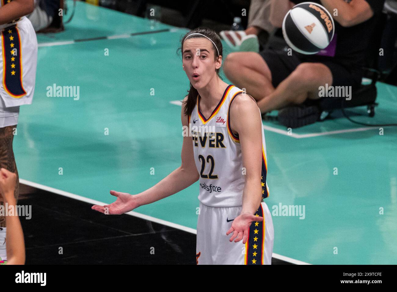 Brooklyn, États-Unis. 02 juin 2024. Caitlin Clark (22 ans), gardienne de la fièvre de l'Indiana, réagit en deuxième mi-temps contre le Liberty de New York au Barclays Center le dimanche 2 juin 2024 à New York. Photo de Corey Sipkin/UPI crédit : UPI/Alamy Live News Banque D'Images