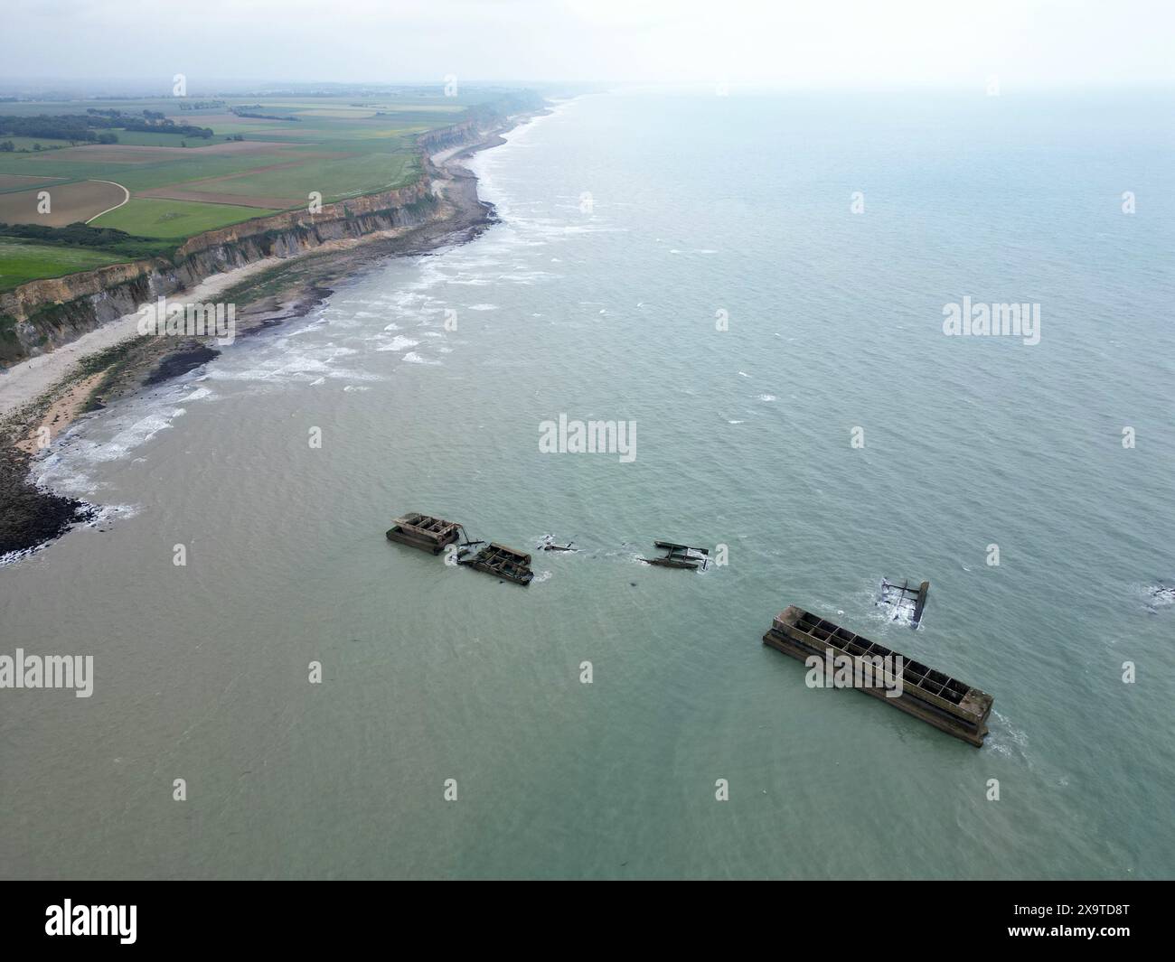 Vue aérienne du port de Mulberry B à Arromanches-les-bains, France Banque D'Images