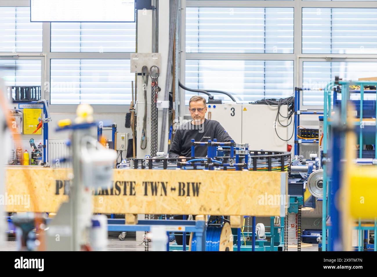 Le ministre-président Michael Kretschmer a visité TRUMPF Sachsen se à Neukirch. Après avoir été accueilli par le Dr Nicola Leibinger-Kammueller, PDG de TRUMPF se Banque D'Images