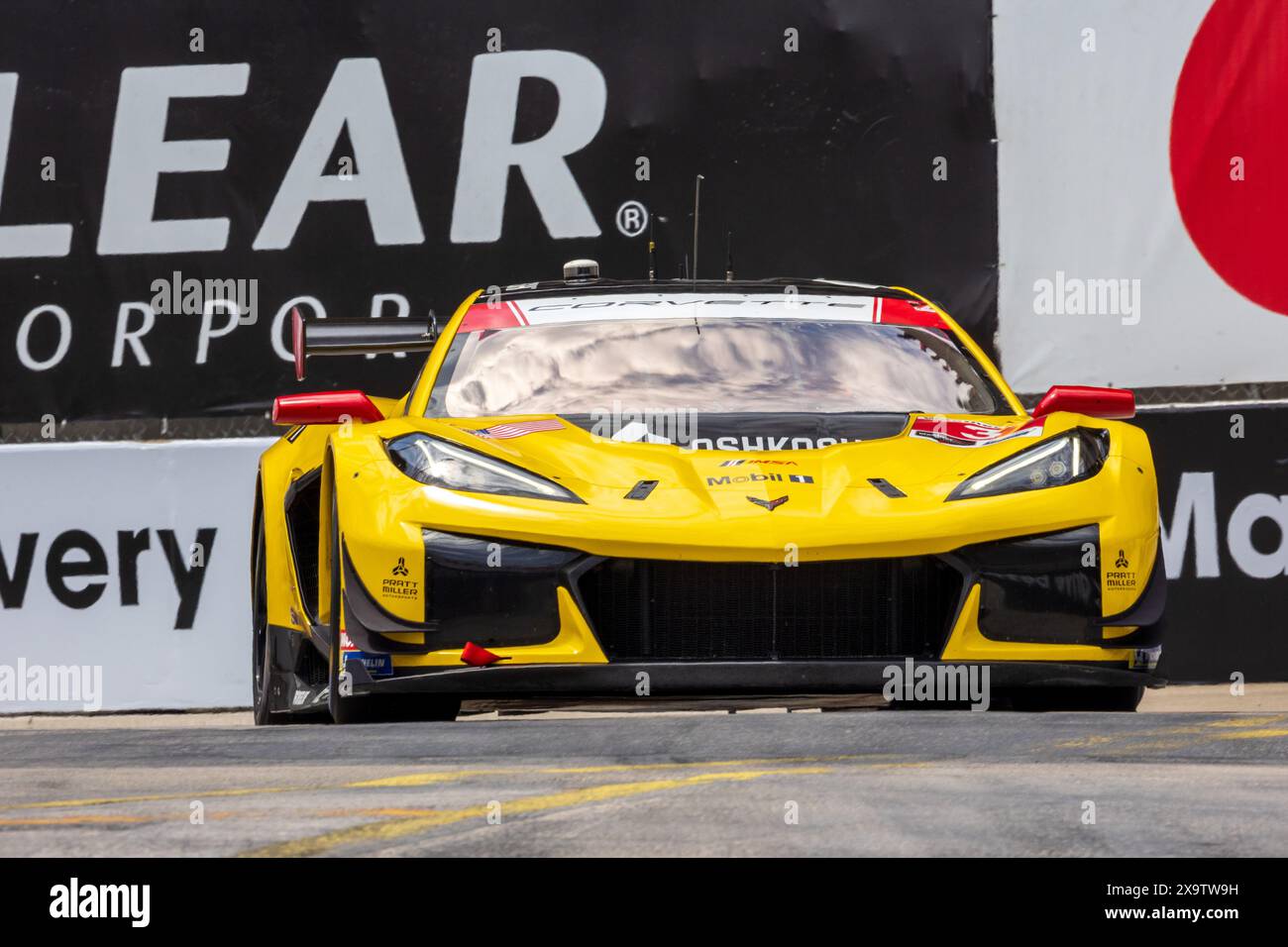 1er juin 2024 : Alexander Sims (3), pilote de Corvette Racing, conduit pendant la Chevrolet Detroit Sports car Classic. La série IMSA WeatherTech Sportscar présente la Chevrolet Detroit Sports car Classic dans les rues du centre-ville de Detroit, Michigan. (Jonathan Tenca/CSM) (image crédit : © Jonathan Tenca/Cal Sport Media) Banque D'Images