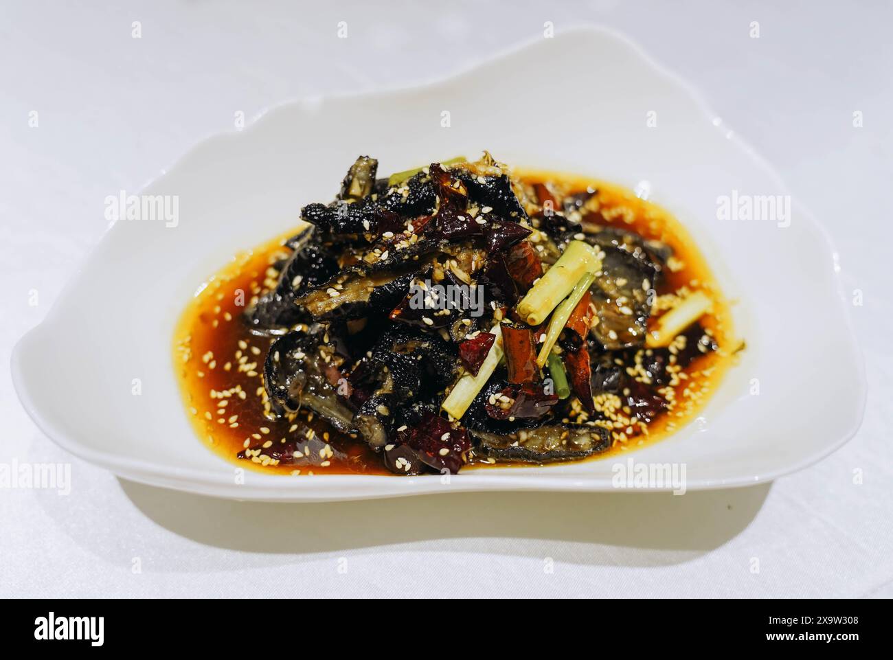 Plat froid chinois. Froid Mixed pieds de poulet noir. Cuisine chinoise délicieuse et unique. Banque D'Images