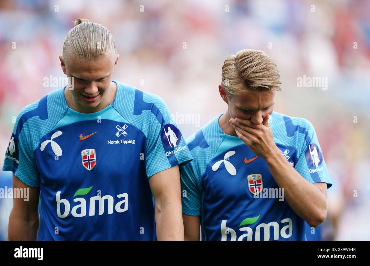 Photo du 17/06/23 du duo de premier League Erling Haaland (à gauche) et Martin Odegaard, qui ne sera pas aux euros après que la Norvège n'ait pas réussi à se qualifier. Les voisins scandinaves de la Suède n'ont pas non plus réussi à se qualifier, donc Alexander Isak et Dejan Kulusevski seront absents. Date d'émission : lundi 1er juin 2024. Banque D'Images